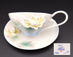 【美品】Franz（フランツ）のカップ＆ソーサー お花の立体装飾とハンドル曲線が美しい 睡蓮 スイレン 優雅 Y010