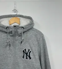 mlb MLB ニューヨーク ヤンキース つづり スペルアウト グレー フード付き ジップアップパーカー