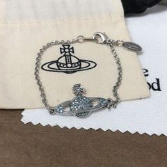 新着【Vivienne Westwood】Lee カットアウトスター ブレスレット Vivienne Westwood 新作ブレスレット - メルカリ