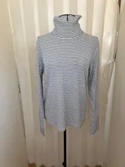 【レディース】GU　ソフトリブタートルネック　ボーダー　白黒