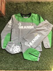 GRANDE ピステ上下セット　/チャコールXグリーン/未使用新品/一枚物