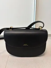 A.P.C(アー・ペー・セー) ジュネーブ ミニ ブラック