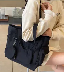 ブラック色トートバッグ ジッパーポケット付き