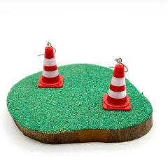 ミニチュア工事用カラーコーンピアス