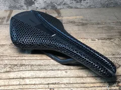 フィジーク　アンタレス　バーサスエボ　00　アダプティブ　〈レギュラー139㎜〉 訳アリ品】 fi'zi:k ( フィジーク ) サドル VERSUS EVO ANTARES