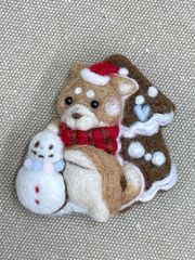 羊毛ブローチ(柴犬・クリスマスver)