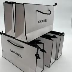 2024年最新】CHANELクリスマスギフトの人気アイテム - メルカリ