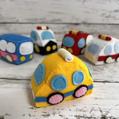 フェルトの車