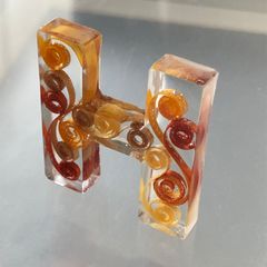 特別価格！アルファベット イニシャルキーホルダーH レジン&クイリング オブジェ