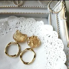 ♪ゴールドキャット×ひねりリングチャーム　ピアス　レジンアクセサリー♪