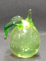 ウランガラス　フィギュア　りんご　byチェコボヘミアガラス