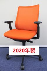 【2020年製】オカムラ製　フルーエントチェア　ローバック　可動肘　オレンジレッド　メッシュ　オフィスチェア　在宅　テレワーク