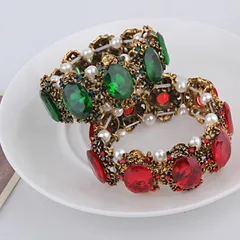 オーバルジュエルエレガンスバングル　レッド＆グリーン ヴィンテージ 高見え きらきら　フェイクパール 伸縮