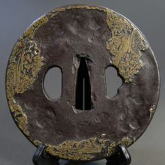 鍔 【 鉄地 松竹梅図鍔 】 日本刀 刀装具 鐔 骨董 古美術 Ac25071814