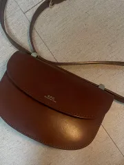 A.P.C(アー・ペー・セー) ジュネーブ ミニバッグ ナッツブラウン