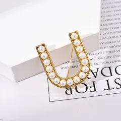 ☆ Uタイプ ☆ ブローチ イニシャル N～Z pmybroch06 ブローチ パール イニシャル アルファベット ピンバッチ アクセサリー ワンポイント おしゃれ ブローチピン 英字 レディース ギフト お祝い 入学式 卒業式 発表会 同窓会 演奏会