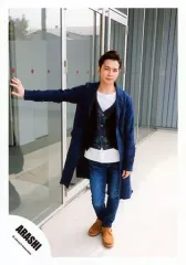 【中古】生写真(ジャニーズ) 嵐/松本潤/全身・衣装青白・右手窓・ネックレス/「青空の下、キミのとなり」PV＆ジャケ/公式生写真