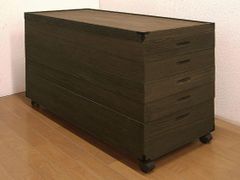 新品・未開封・国産品：桐衣装ケース５段「舞」キャスター付　とのこ仕上げ焼桐色　着物用　桐衣装箱　桐箱　桐箪笥　桐タンス　桐たんす　着物収納　１４日営業日以内の発送