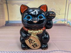 昭和レトロ‼️ 黒招き猫 右手上げ 大きめサイズ - メルカリ