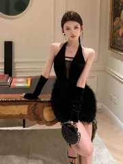 ベロア×ファーのミニドレス?パーティーで映えるセクシーデザイン