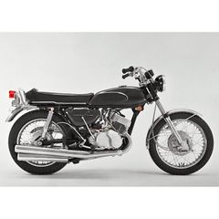 絵画風 壁紙ポスター (はがせるシール式) カワサキ 500-SS H1 マッハ3 黒 1969年 伝説のバイク キャラクロ K5SS-008A2 (A2版 594mm×420mm) ＜日本製＞ ウォールステッカー お風呂ポスター