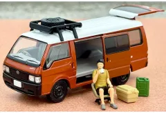 【新品】トミカ 1/64 LV-N310d マツダ ボンゴブローニイ バン カスタム仕様(ブラウン) ルーフキャリア、フィギュア付 「トミカリミテッドヴィンテージ NEO」 [336174]のサムネイル