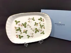 s25g-756n【中古】WEDGWOOD　ウェッジウッド　ワイルドストロベリー　スパイラルトレイ　ボーンチャイナ　箱付き