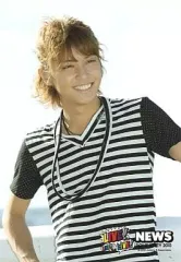 【中古】生写真(ジャニーズ) NEWS/手越祐也/上半身・白黒ボーダー柄シャツ・両手腰・顔右向き/LIVE!LIVE!LIVE! NEWS DOME PARTY2010/公式生写真