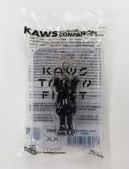 KAWS コンパニオン 本当 キーホルダー Tokyo Tシャツ シュプリーム