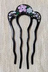 新品未使用☆黒とお花がポイント☆夜会巻きだけじゃなく飾りにも☆オシャレに決まります☆これからのシーズンに☆ヘアコームかんざし☆