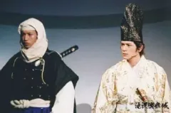 【中古】生写真(ジャニーズ) ジャニーズ/滝沢秀明・藤ヶ谷太輔/横型・ライブフォト・上半身・和服黒白・目線左・背景グレー・2Lサイズ/滝沢演舞城/公式生写真