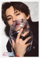 【中古】生写真(男性) 超特急/カイ(小笠原海)/バストアップ・衣装黒赤・左向き・右手上げ/生写真 第58弾
