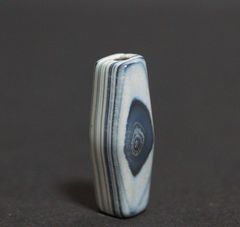 オールドチベット老メノウ瑪瑙五線天珠根付緒締玉アゲート提げ物 Dziビーズ装飾品 オールドチベット 風化メノウ瑪瑙 日月天珠 根付 緒締玉