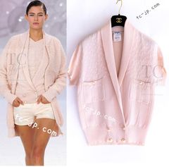 シャネル カーディガン CHANEL ベビー ピンク ココマーク CC ロゴ パール ボタン ニット ランウェイ登場 カール・ラガーフェルド作品 36