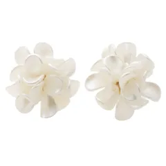 【ホワイト×イヤリング】[Cream dot. クリームドット公式] イヤリング レディース  低アレルギー ネジ式 大ぶり フラワー 多面カット ボリューム パール調 華やか 結婚式 お呼ばれ 二次会 パーティー 大人