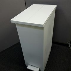 KEYUCA ダストボックス LL ホワイト 45Lゴミ袋対応 蓋付き ペダル式 ゴミ箱 後輪キャスター付き 分別 ケユカ