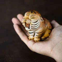 陶器製 虎の彫刻 高さ約20cm 幅約30cm 楽天市場】虎 置物（彫刻｜アート・美術品・骨董品・民芸品