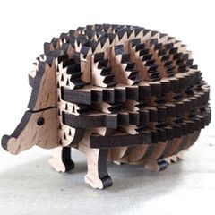 パズル造形　ミニチュア動物「ハリネズミ」　シート貼りＭＤＦナチュラル（薄茶）