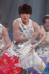 【中古】生写真(ジャニーズ) Snow Man/深澤辰哉/ライブフォト・膝上・衣装白・銀・赤・両手曲げ・足広げ・2Lサイズ/「滝沢歌舞伎ZERO」ステージフォト第3弾