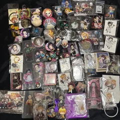 鬼滅の刃　缶バッジ　キーホルダー　アクリルスタンド等　約70点まとめ売り