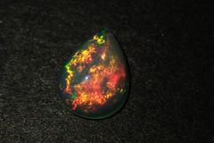 天然オパール0.965ct 約8×6mm ソーティング付き！