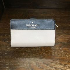 未使用タグ付き　Kate spade NEW YORK　　ケイトスペード　財布　　エキスパート藤沢辻堂店