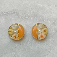 【No.40】♡再販♡　ハンドメイド　レジンアクセサリー　ピアス　樹脂ピアス　ノンホールピアス　ドライフラワー　かすみ草　丸ピアス　丸ノンホールピアス