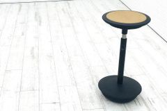 ウィルクハーン スティッツ ハーフシーティングチェア Wilkhahn Stitz ミーティングチェア 多目的チェア 昇降スツール 中古オフィス家具 座コルク 【A000001554】