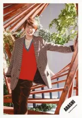 【中古】生写真(ジャニーズ) 嵐/相葉雅紀/膝上・衣装チェック柄茶色赤・左手柱・体正面/シングル「君のうた」MV＆ジャケ写撮影オフショット/公式生写真