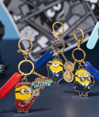 【新品未使用タグ付き】日本未発売　ミニオン　キーホルダー　3点セット　ピットクルーミニオン