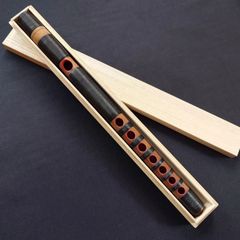 【龍笛】本煤竹 本漆 籐巻 "黒色" 新古管 桐箱付き／雅楽／神楽