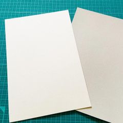 白ボール紙 B6（裏グレー）厚紙 50枚 厚さ0.45mm 350g/㎡ L判31k コラボファイン 封筒 梱包 補強 台紙 表紙 工作