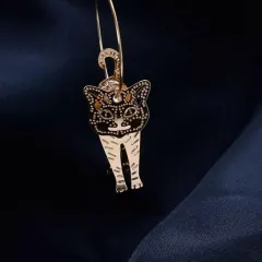 ＼ゆらゆら揺れる／《個性派ネコのフープピアス》｜サブカルかわいい／大きめアクセで存在感◎