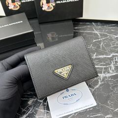 【新品未使用】プラダ（Prada）二つ折り財布 ブラック